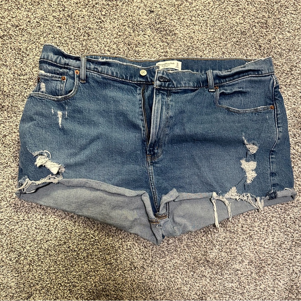 Abercrombie & Fitch Curve Love Mom Short size 35 or 20